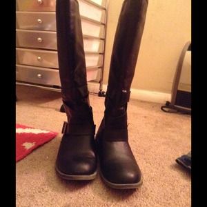 Black boots w/ silver detail