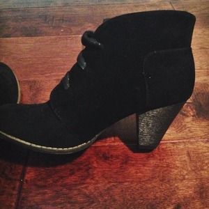 ⚡️FLASH SALE⚡️ Suede Ankle Booties