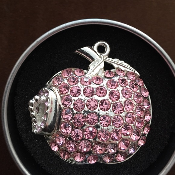 Accessories - New USB flash drive 8g -💻 New- chain missing