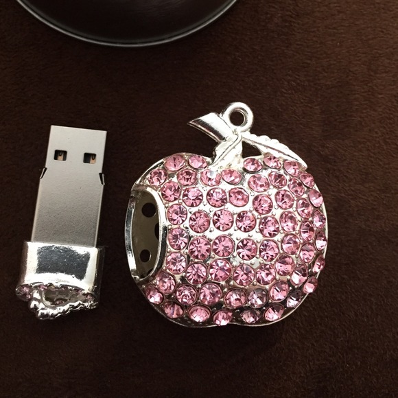 New USB flash drive 8g -💻 New- chain missing - Picture 2 of 3