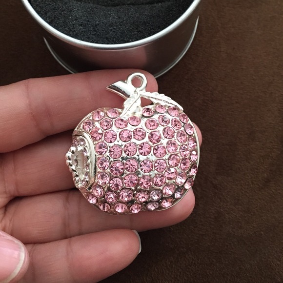 New USB flash drive 8g -💻 New- chain missing - Picture 3 of 3