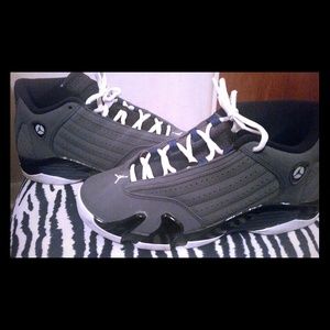 graphite 14s.. size 7 in kids 9 in women
