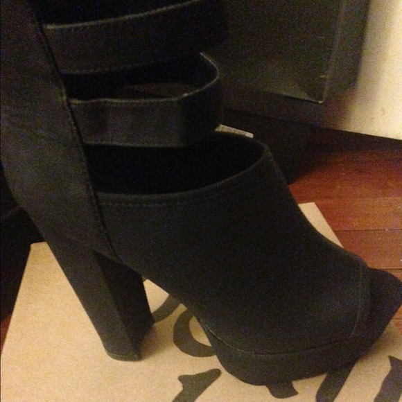 Shoes - Picture 2 of 3