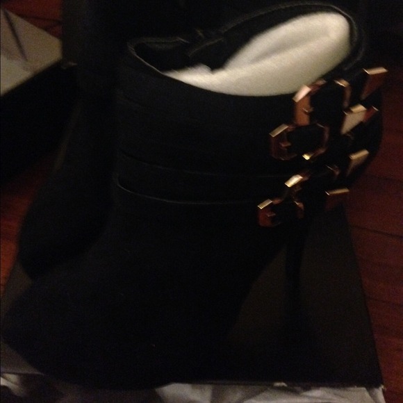 Shoes - Picture 3 of 3