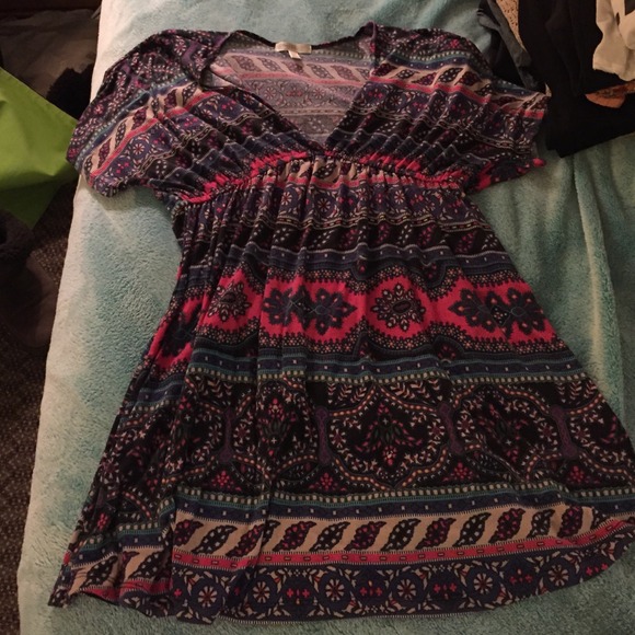 Short-sleeve above the knee dress