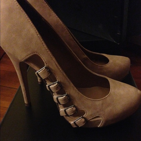 Shoes - Picture 1 of 3