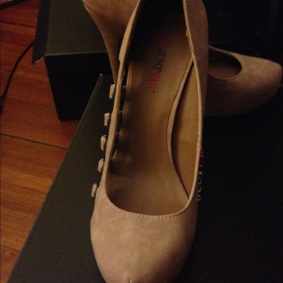 Shoes - Picture 2 of 3