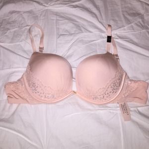 Victoria's Secret Very Sexy push-up bra