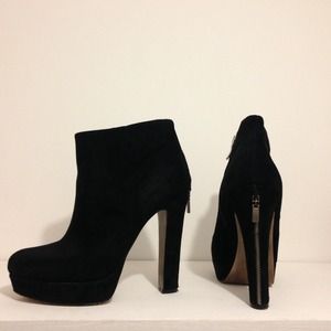 Bcbg joesana black suede booties size 8