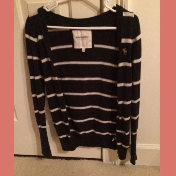 Abercrombie sweater girls L (like women's small)