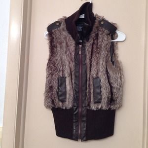 Faux fur vest with pockets and faux leather