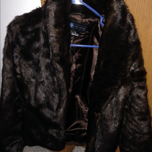 Brand new fur jacket - Picture 2 of 2