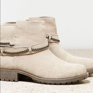 AEO Chain Strap Booties