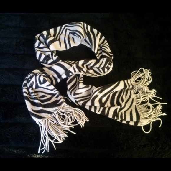 Kirra Zebra Scarf 💟