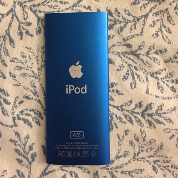 8GB iPod nano - Picture 2 of 2