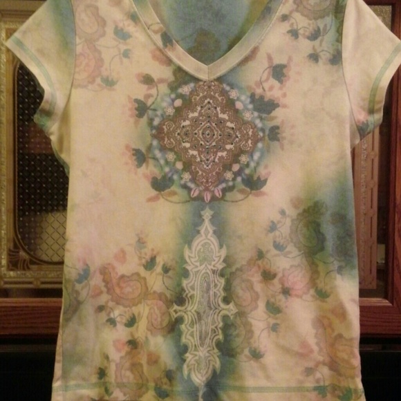 🎈🎈SOLDWomens Xcit tee