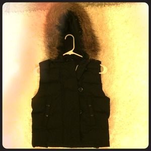 Gap black puffer vest. XS.