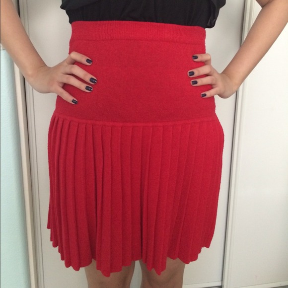 Red high-waisted vintage skirt