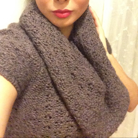 Gorgeous long sweater. - Picture 3 of 3