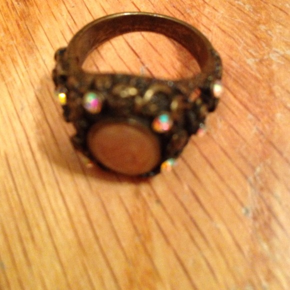 Unique TopShop ring - Picture 2 of 2