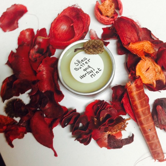 Shea butter lipbalm - Picture 2 of 4