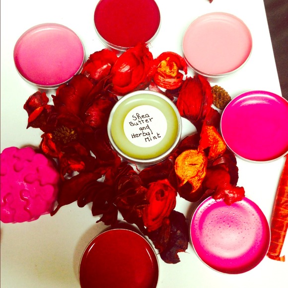 Shea butter lipbalm - Picture 1 of 4