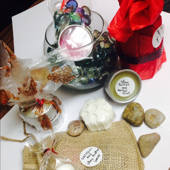 Shea butter lipbalm - Picture 3 of 4