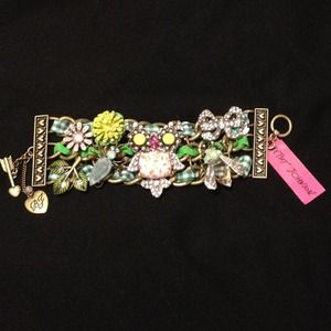 Betsey Johnson Critters Owl bracelet