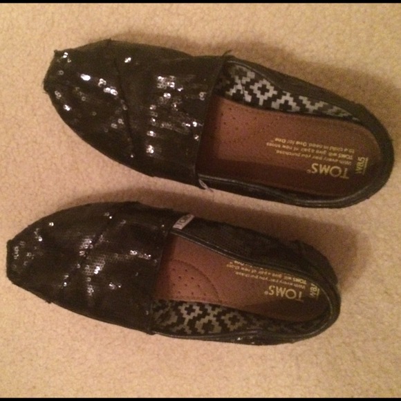 black sparkly toms