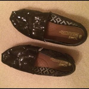 black sparkly toms