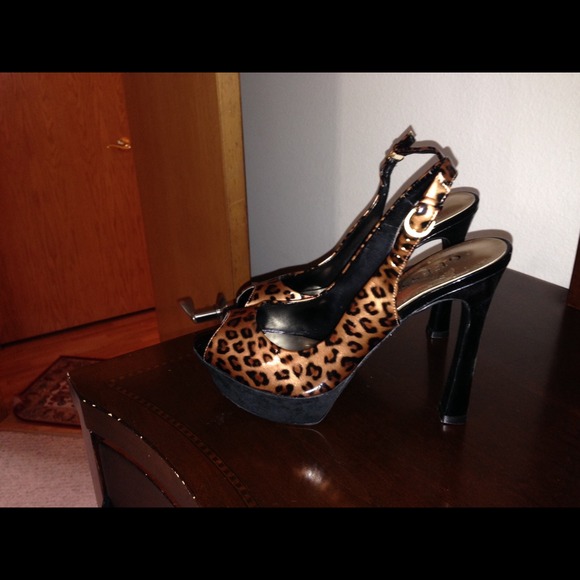 Brand new Guess heels - Picture 2 of 4
