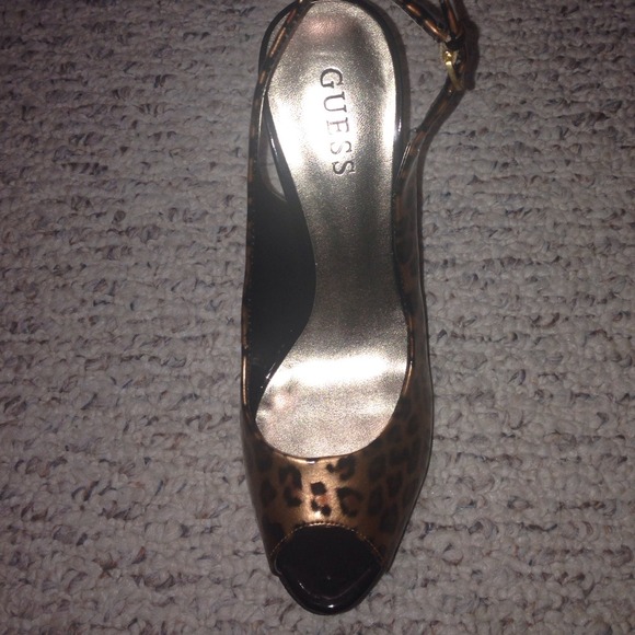 Brand new Guess heels - Picture 3 of 4