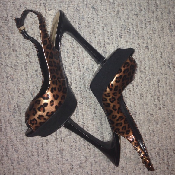 Brand new Guess heels - Picture 4 of 4