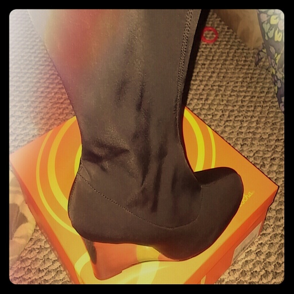 New black wedge knee length boots
