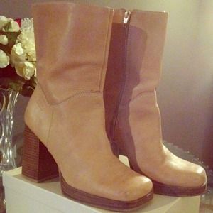 ✨Leather stacked heal boots✨