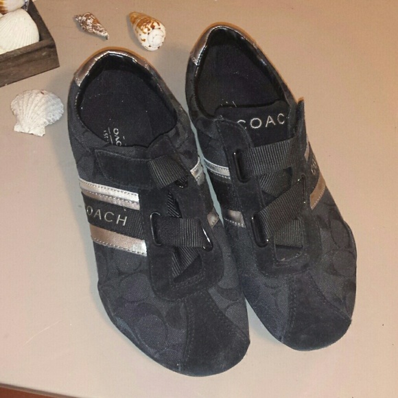 BEAUTIFUL COACH SHOES USED ONCES
