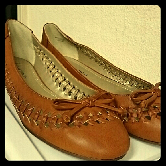 Very good condition cute tan flats