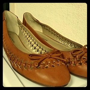Very good condition cute tan flats