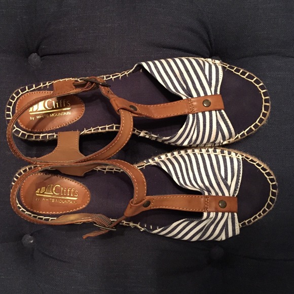 Cliffs by White Mountain Cheerio Navy/Tan Sandals