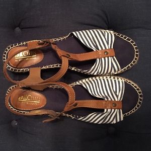 Cliffs by White Mountain Cheerio Navy/Tan Sandals