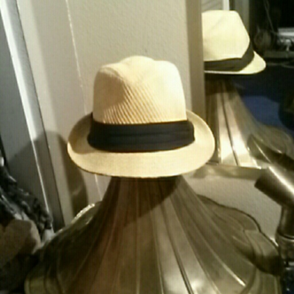 Cute hat - Picture 2 of 2