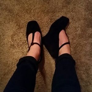 Black wedges