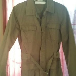 Army green cute coat!