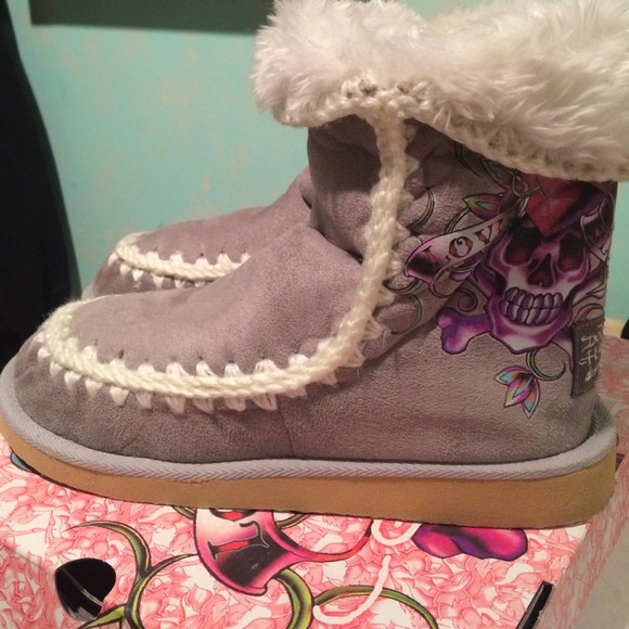Ed Hardy Boots.  On hold for tigeress til Friday