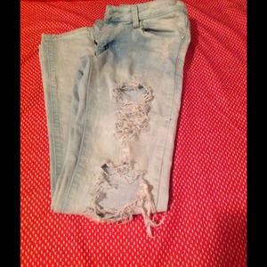 Cute light wash ripped jeans!