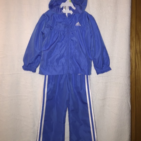 ADIDAS TWO PIECE JOGGING SUIT!! 3T