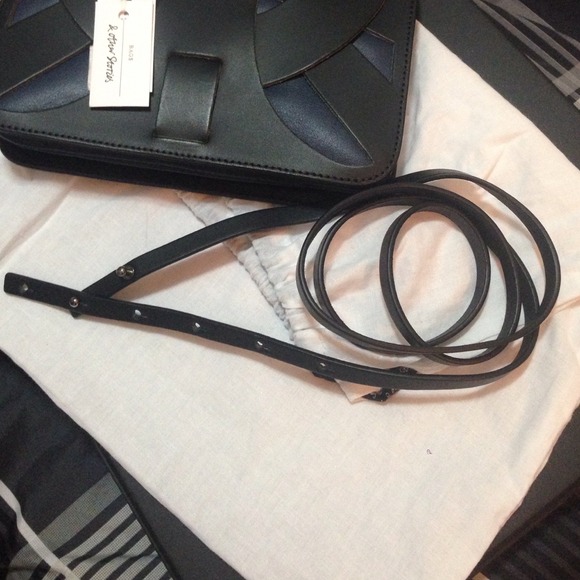 HP❗️ & Other Stories Leather Bag - Picture 5 of 8