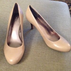 Nine West nude pump rounded toe