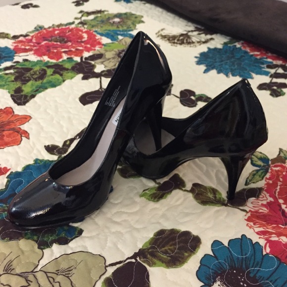 Steve Madden Black Pumps