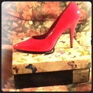 NIB Pleaser Hot Pink Patent Heels